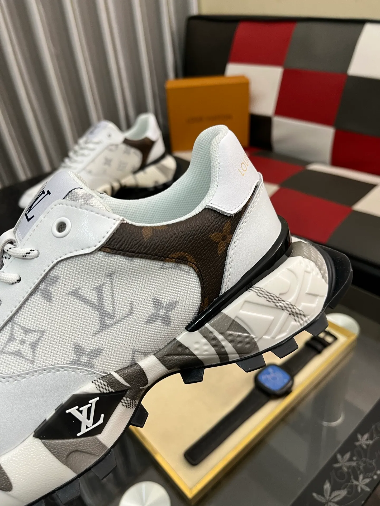 Men's shoes 💰458⌚️⌚️《Louis vuitton/LV Louis Vuitton》original quality.~ Unique modern style sneakers. 🏃A must-have casual shoe for trendy men😍😍 Original brand imported from Italy, imported original leather, cowhide lining (refuses to discolor and grind feet) Sole: Original sole provided by the original factory, French lazy style design ⚠️Fit to the feet Original quality code number: 38-442️⃣Colors available
